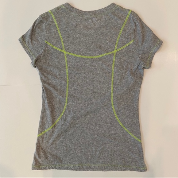 Athleta Challenger Gray Heathered Tee Shirt.  Size Small. EUC - Picture 4 of 9